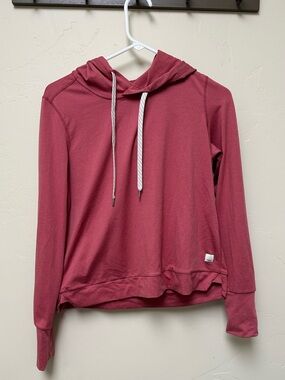 Long Sleeve vuori halo Hooded Pullover Top in Dusty Rose